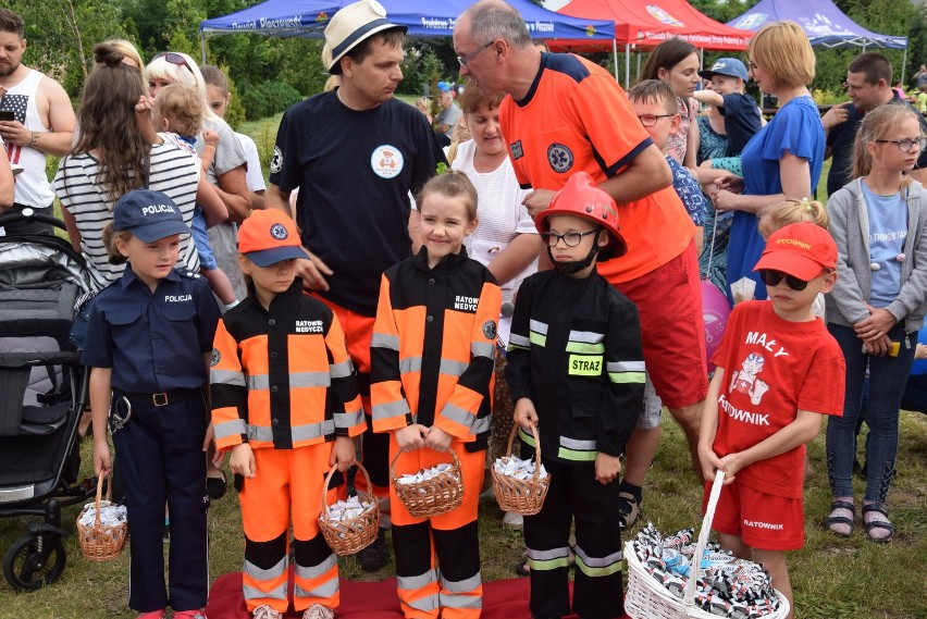 Służby ratownicze dzieciom, czyli festyn z okazji Dnia Dziecka przy Pleszewskim Centrum Medycznym