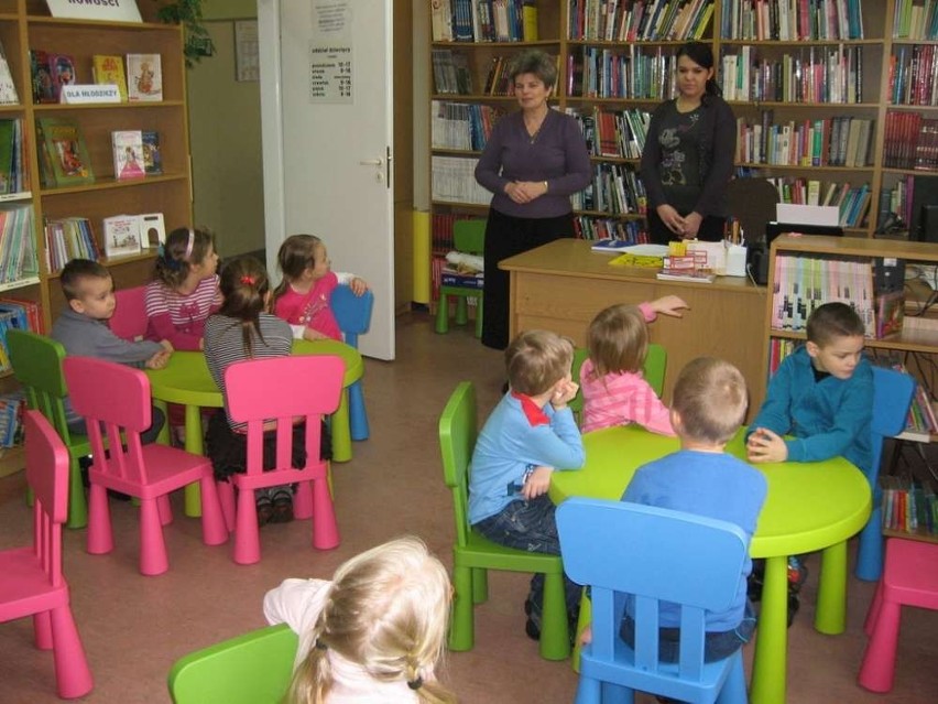 Zimowe spotkania przedszkolaków w bibliotece