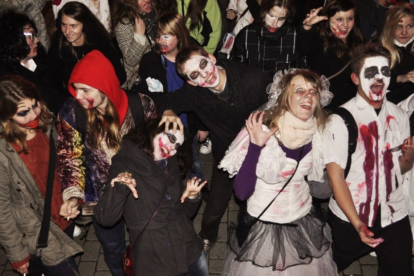 Zombie przemaszerowali przez Dąbrowę Górniczą [zdjęcia]