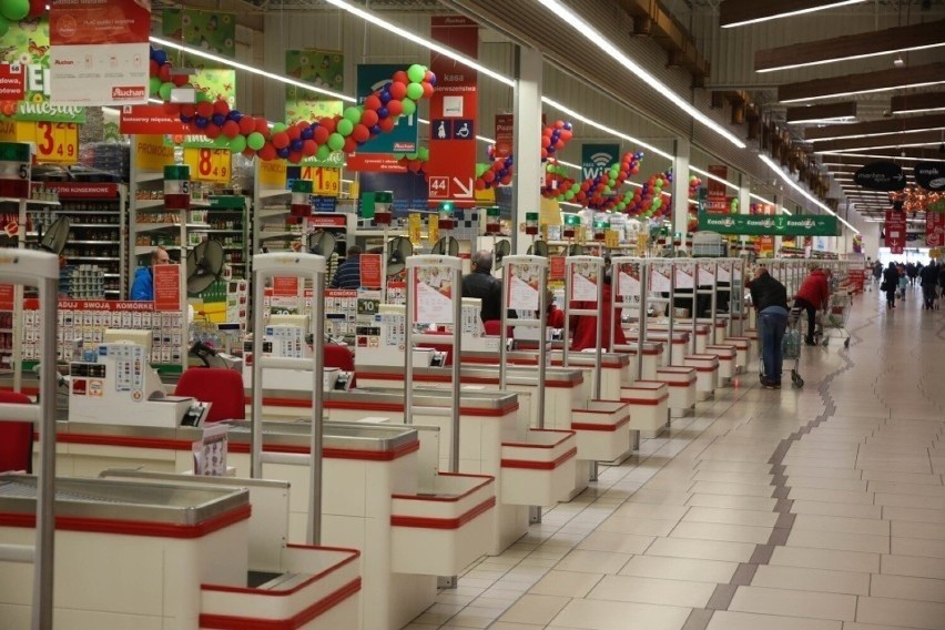 Boże Ciało 2022: 17 i 18 czerwca sklepy sieci Auchan będą...