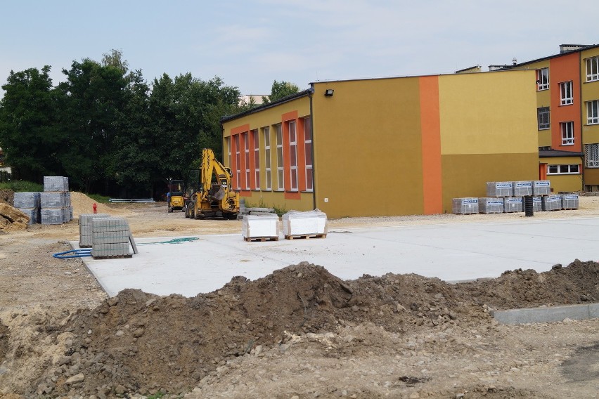Budowa kompleksu boisk w Olkuszu