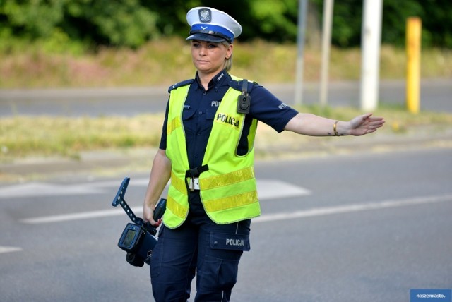 W miejscowości Kaliska (gmina Lubień Kujawski), gdzie policjanci ruchu drogowego zmierzyli prędkość hyundai. Jak się okazało, 47-letnia kierująca tym pojazdem jechała 135 km/h w miejscu, gdzie obowiązywała ją „pięćdziesiątka”.