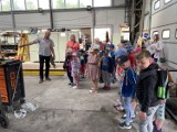 Dzieci odwiedziły Miejskie Przedsiębiorstwo Komunikacji w Kielcach. Zachwyciły się myjnią autobusową  