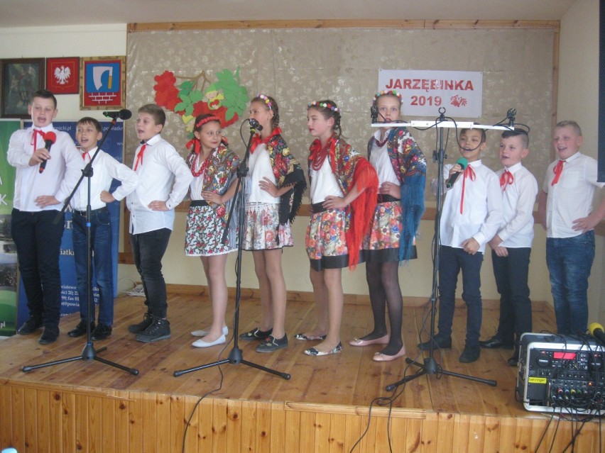 Soliści i zespoły z powiatu kraśnickiego wzięły udział w Powiatowym Konkursie Piosenki Ludowej „Jarzębinka”