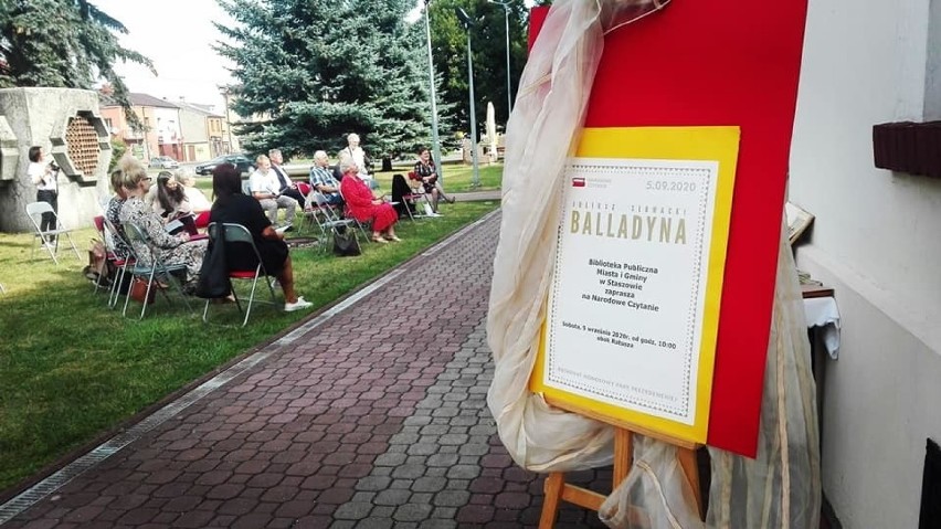 Narodowe czytanie "Balladyny" na rynku w Staszowie (ZDJĘCIA)