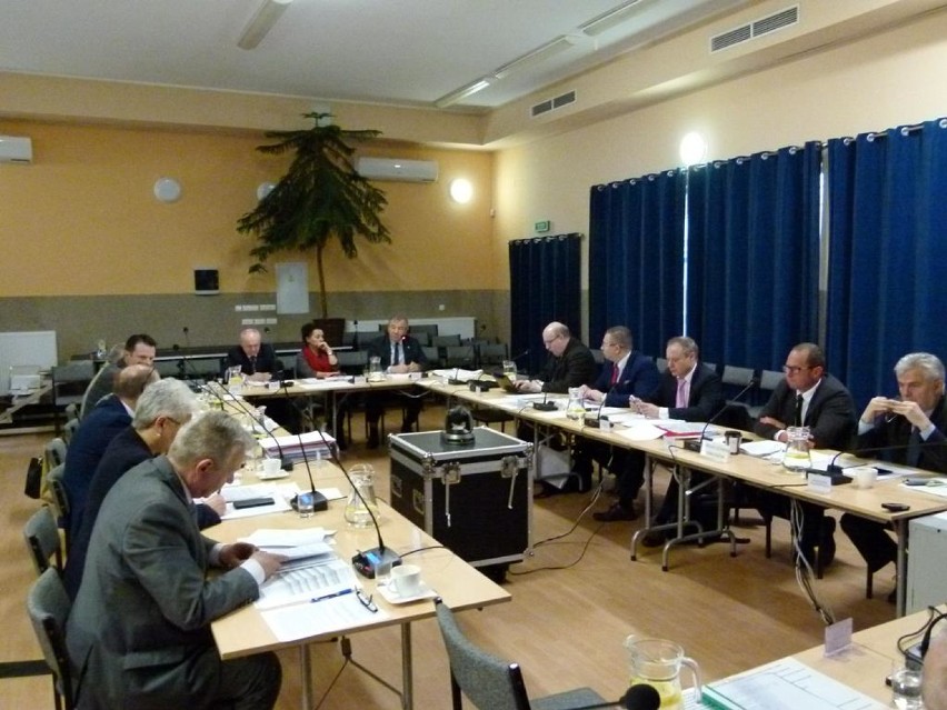 Sesja rady powiatu zduńskowolskiego online. Oglądaj na żywo