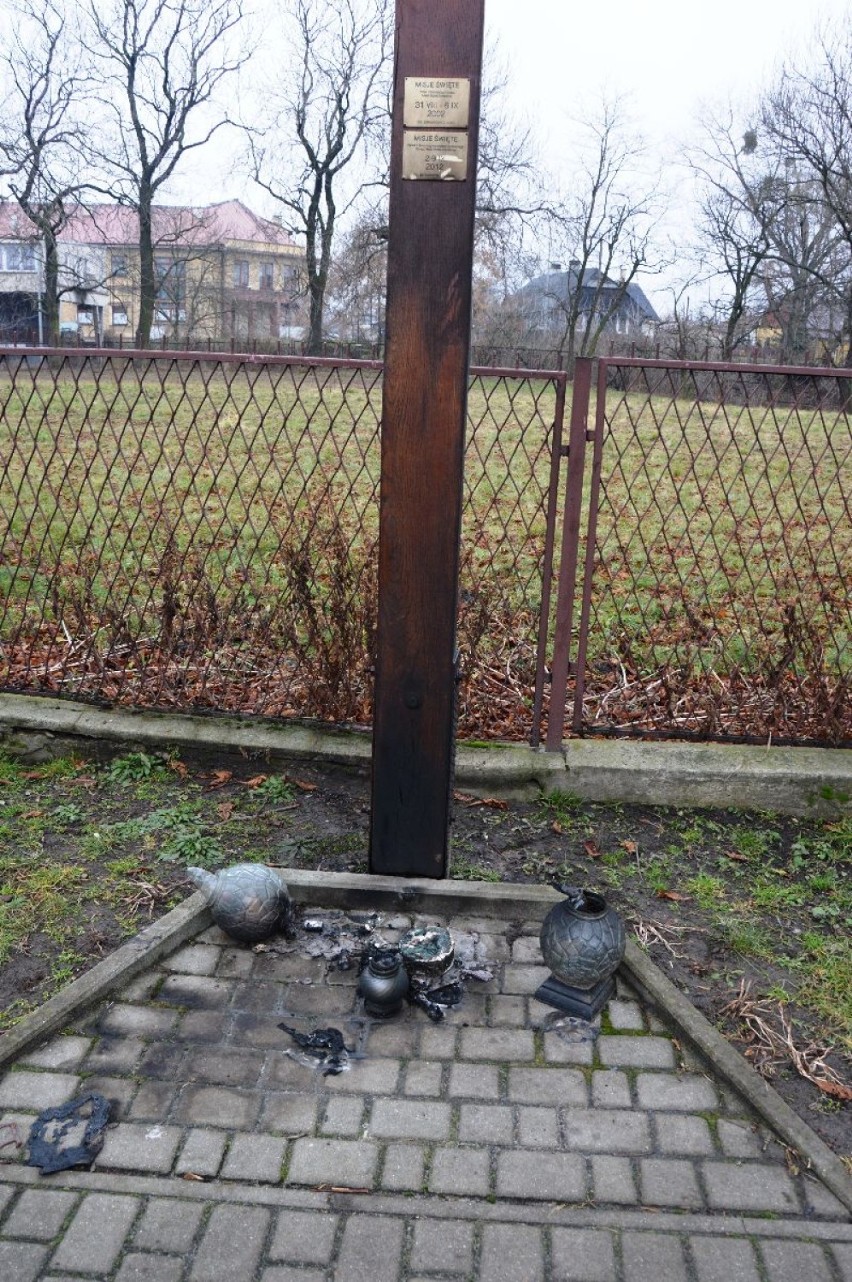 Hrubieszów: Pijany 22-latek podpalił krzyż przy sanktuarium