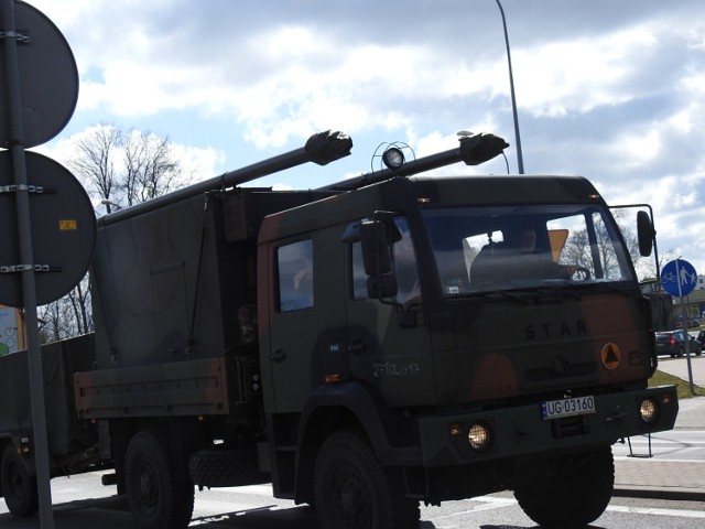 Kolumna wojskowa 12 Brygady Zmechanizowanej ze Szczecina przejechała przez Bielsk