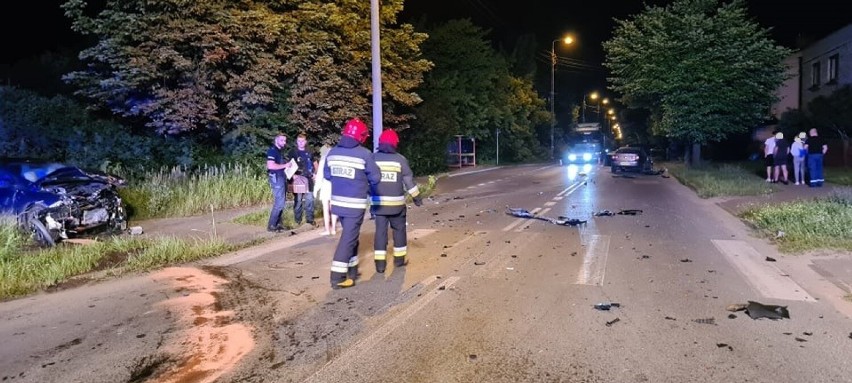 Nocny wypadek w Skarżysku. Za kierownicami młodzi ludzie. Jedna osoba w szpitalu