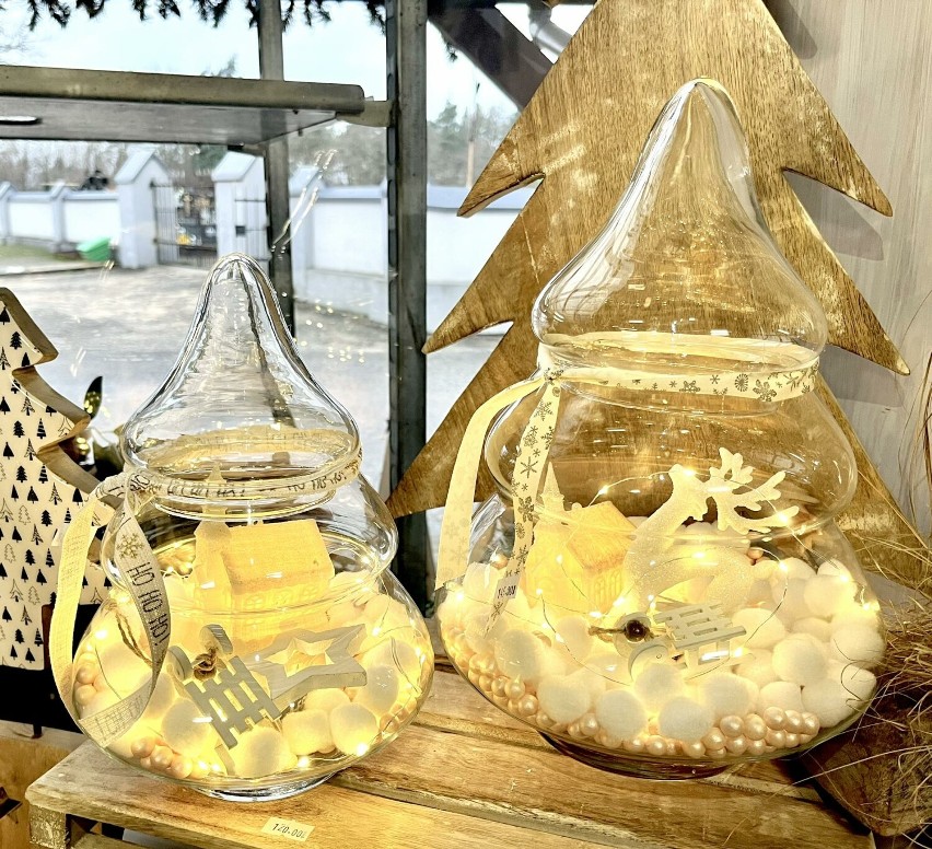 Piękne świąteczne dekoracje dostępne w kwiaciarni CudaWianki Joanna Kubiaczyk w Osjakowie