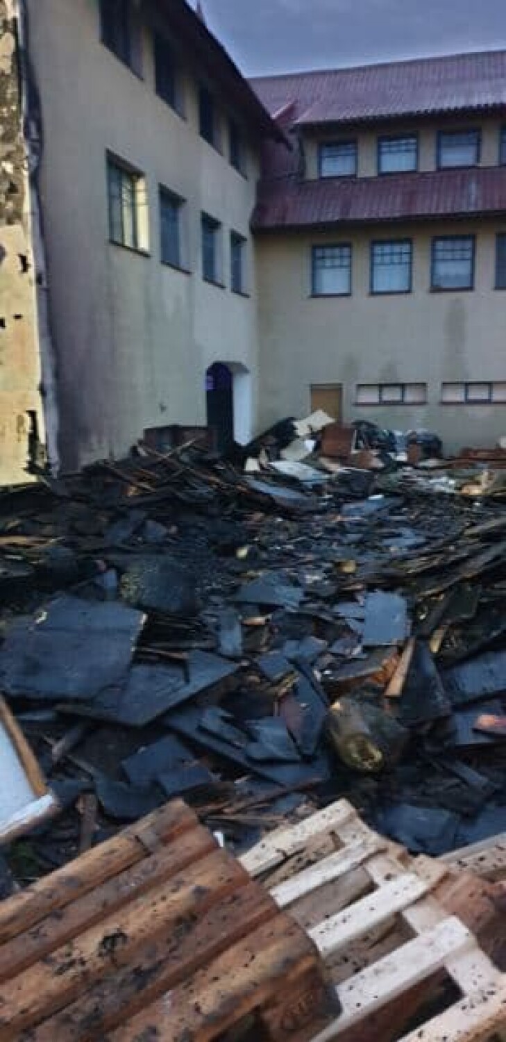 Pożar w Jarosławcu. Palił się dawny ośrodek wczasowy [zdjęcia]
