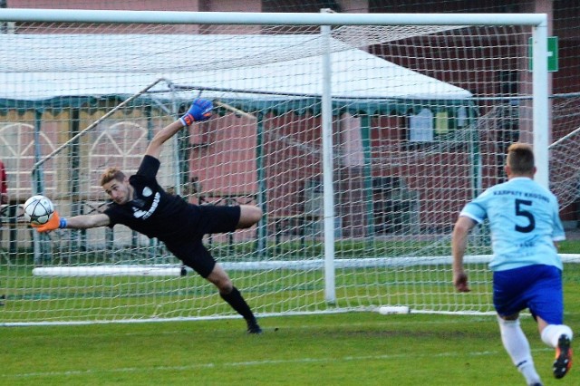 Kacper Szymala udanymi interwencjami doprowadzał rzeszowian do rozpaczy. Ostatecznie Stal Rzeszów zremisowała na własnym boisku z MKS Trzebinia 1:1.