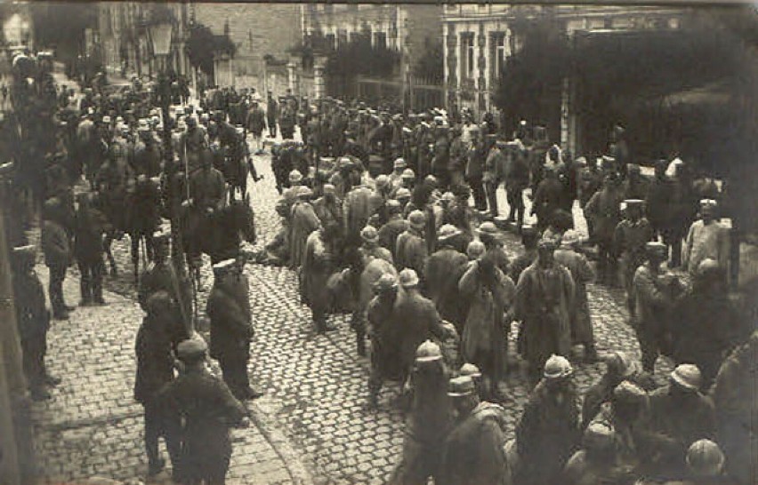 1918

Jeńcy Francuscy, ulica Niepodległości