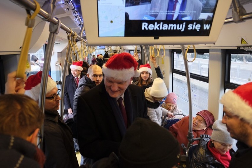 Po Toruniu od dziś (18.12) kursuje świąteczny tramwaj. Aż do...