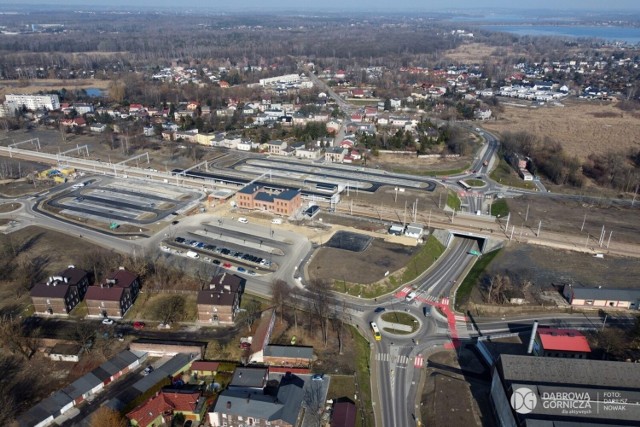 Tak wygląda nowe centrum przesiadkowe w śródmieściu Dąbrowy Górniczej oraz "obwodnica", która pozwoli ominąć zakorkowane często rondo przy ul. Sobieskiego, Kościuszki i Królowej Jadwigi 

Zobacz kolejne zdjęcia/plansze. Przesuwaj zdjęcia w prawo naciśnij strzałkę lub przycisk NASTĘPNE