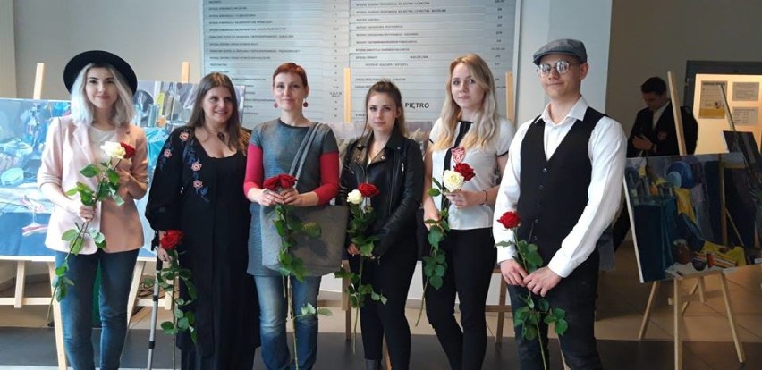 Wystawa prac uczniów Liceum Plastycznego w Tomaszowie Maz. Wernisaż odbył się w starostwie [galeria zdjęć]
