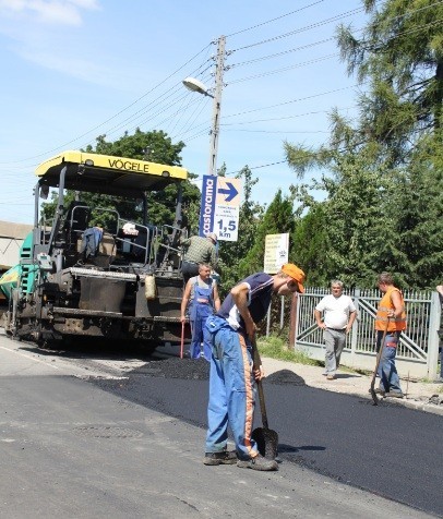 Na całej długości rozkopanej ulicy Radzionkowskiej położono nowy asfalt