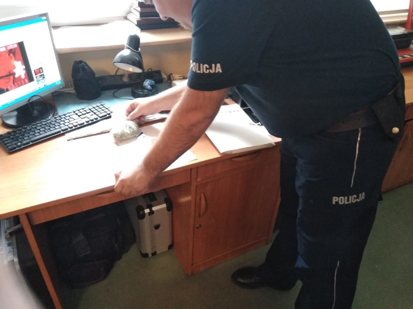 Policjanci z Radomska zatrzymali dilerów narkotykowych [ZDJĘCIA]