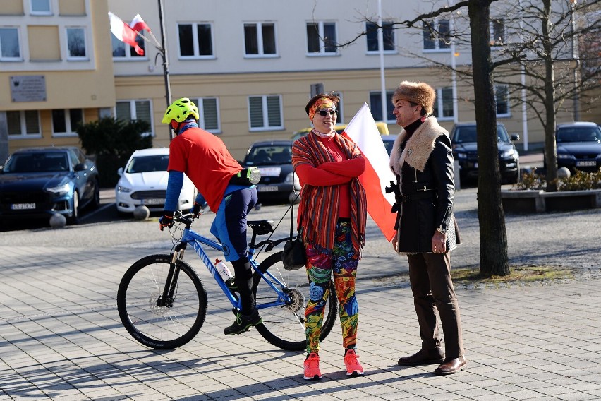 Rowerowo i patriotycznie. Cykliści uczcili w Jaśle rocznicę odzyskania niepodległości [GALERIA]