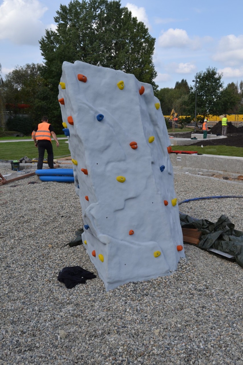 Park nad Nacyną w Rybniku: prace budowlane dobiegają końca.