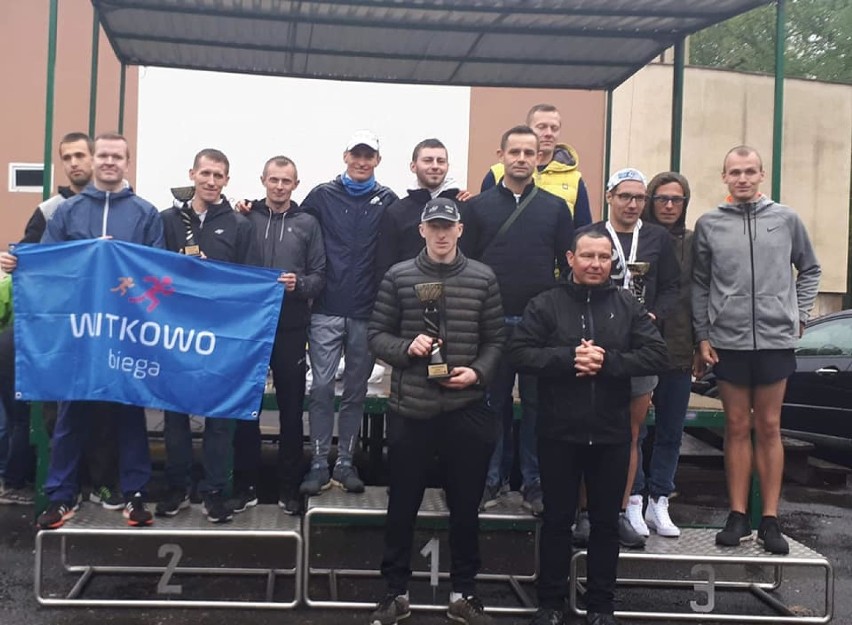 Liczna reprezentacja z Witkowa na wrzesińskim Biegu Kosynierów wywalczyła kilka miejsc na podium