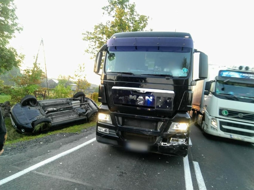 Wypadek w Solcu na drodze krajowej nr 74. Jedna osoba ranna [ZDJĘCIA]