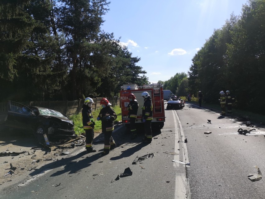 Śmiertelny wypadek w Łopatkach koło Łasku. Zginął 22-letni kierowca ZDJĘCIA