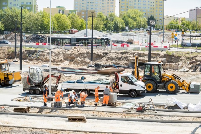 W Bydgoszczy aktualnie realizowanych jest kilkanaście inwestycji drogowych. Kolejne są w przygotowaniu. Do przodu idą m.in. prace przy rozbudowie ul. Kujawskiej czy budowa dróg rowerowych wokół pacu Poznańskiego. Wg zapowiedzi, w czerwcu mają zakończyć się roboty przy Grunwaldzkiej. 

Więcej informacji oraz zdjęć inwestycji w Bydgoszczy >>>

 
Smaki Kujaw i Pomorza - Sezon 2 odcinek 12

