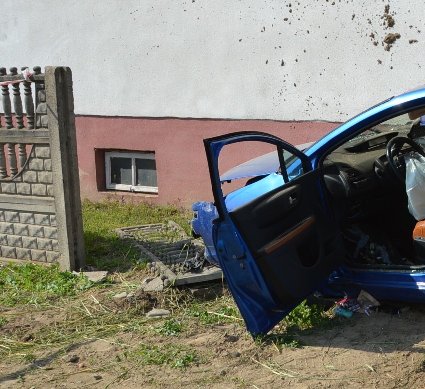 Zderzenie dwóch samochodów na drodze między Mierzynem a...