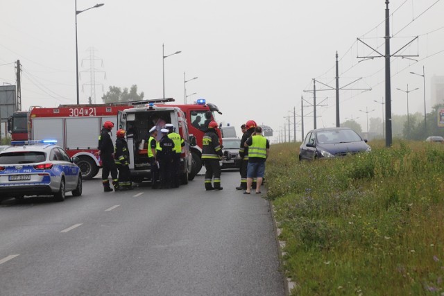 Do jednego z łódzkich szpitali trafił kierowca motocyklu, który w czwartek (18 czerwca) ok. godz. 7.20 zderzył się samochodem osobowym. Do wypadku doszło na ul. Rokicińskiej (przy ul. Wałowej) na nitce drogi prowadzącej w kierunku centrum. Droga została całkowicie zablokowana. 

Czytaj więcej na następnej karcie