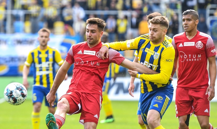 Fortuna 1. Liga. Porażka Arki Gdynia z Miedzią Legnica. Żółto-niebiescy zawiedli w starciu z liderem tabeli