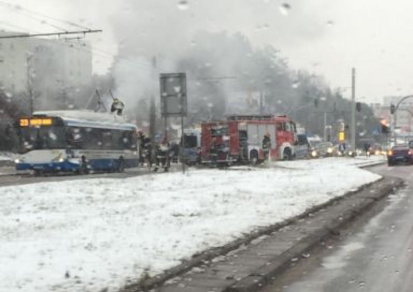 Pożar autobusu na ul. Chwaszczyńskiej w Gdyni