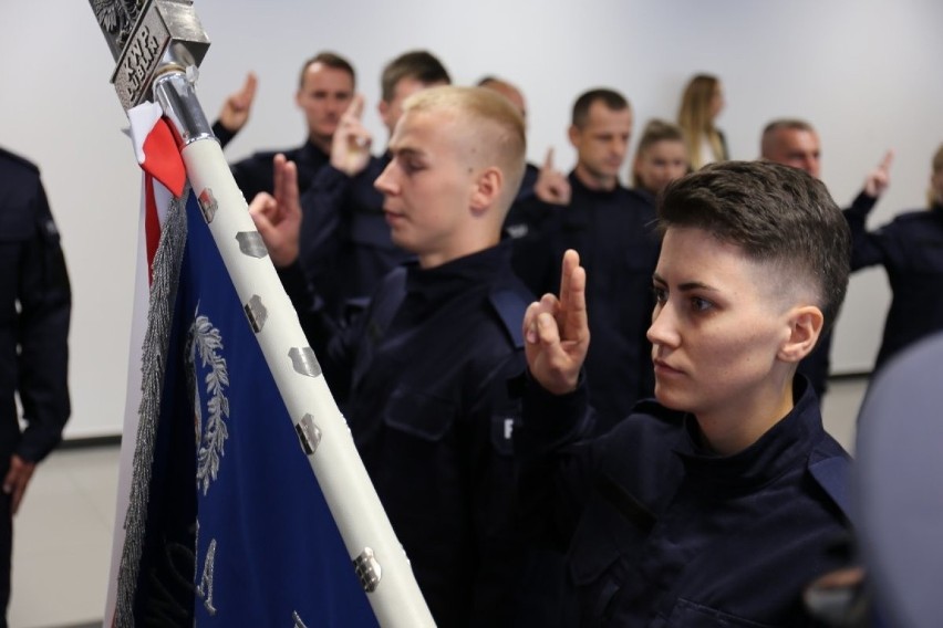 Nowi funkcjonariusze zasilą szeregi lubelskiej policji. Zobacz zdjęcia