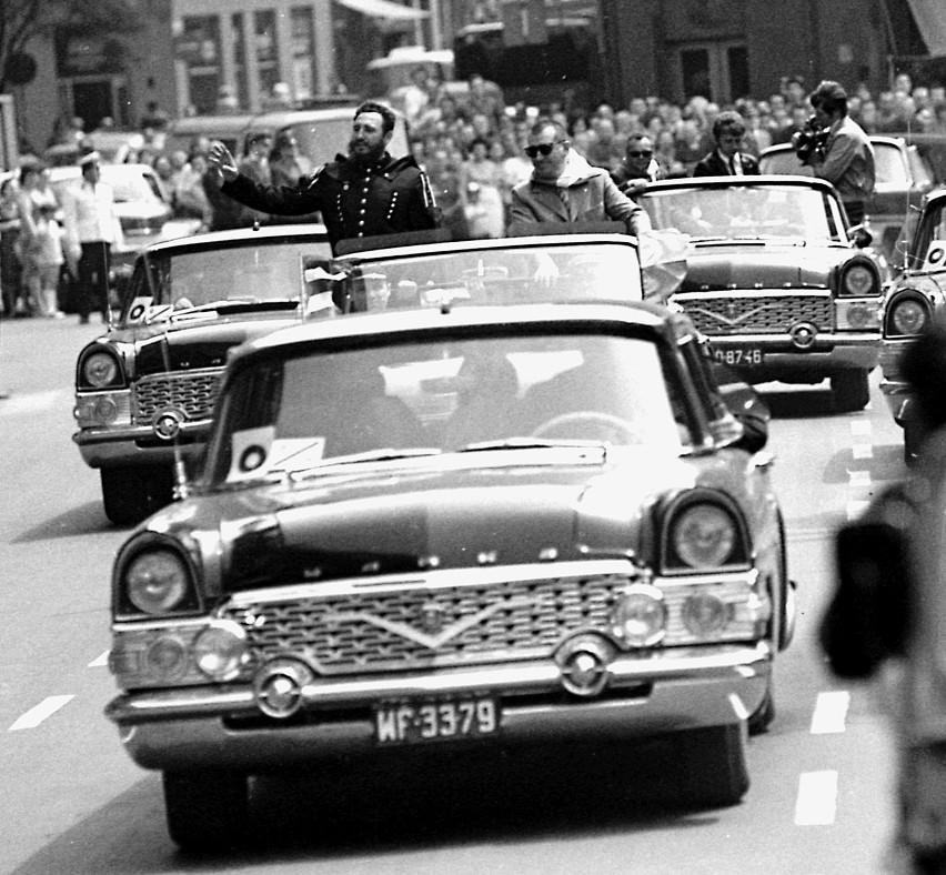 Fidel jedzie przez Śląsk. Na trasie do centrum Katowic,...