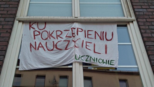 Nauczyciele protestowali 19 dni w kwietniu. W efekcie tego, w maju dostają mocno okrojone pensje