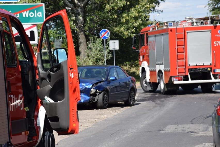 Wypadek na skrzyżowaniu Opiesińskiej i Klonowej. Zderzyły się trzy auta - aktualizacja [zdjęcia]