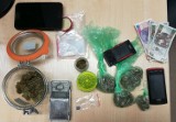 Częstochowa: Policja zatrzymała 23-letniego dilera. Miał przy sobie marihuanę i znaczki nasączone LSD