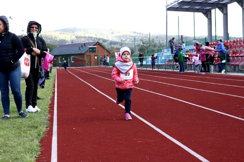 W Jedlinie-Zdroju odbyło się ostatnie w tym roku spotkanie biegowe dla dzieci i młodzieży
