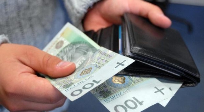"Funkcjonariusz CBA" namówił mieszkankę do wzięcia kredytu na 33 tys. zł. Na szczęście kobieta postanowiła go sprawdzić ZDJĘCIA