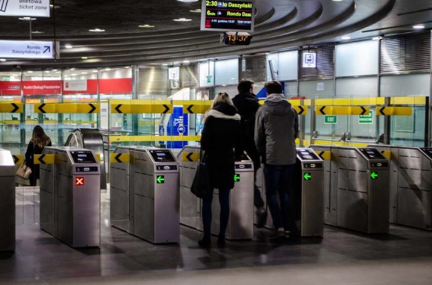 Bramki w metrze zostaną zlikwidowane? "Projekt został już...