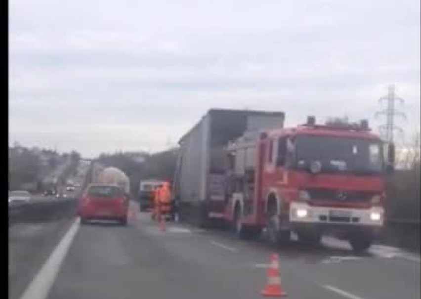 Pożar ciężarówki na Obwodnicy Trójmiasta. Były utrudnienia [WIDEO]