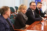 Radom. Miasto podpisuje umowy z organizacjami pozarządowymi i dzieli między nie 9 milionów złotych