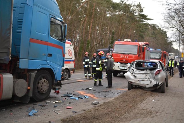 Policja w Chodzieży: Wypadek na K 11. Dwie osoby w szpitalu