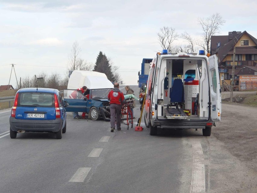 Wypadek na Zakopiance: Tir wjechał w poloneza [ZDJĘCIA]