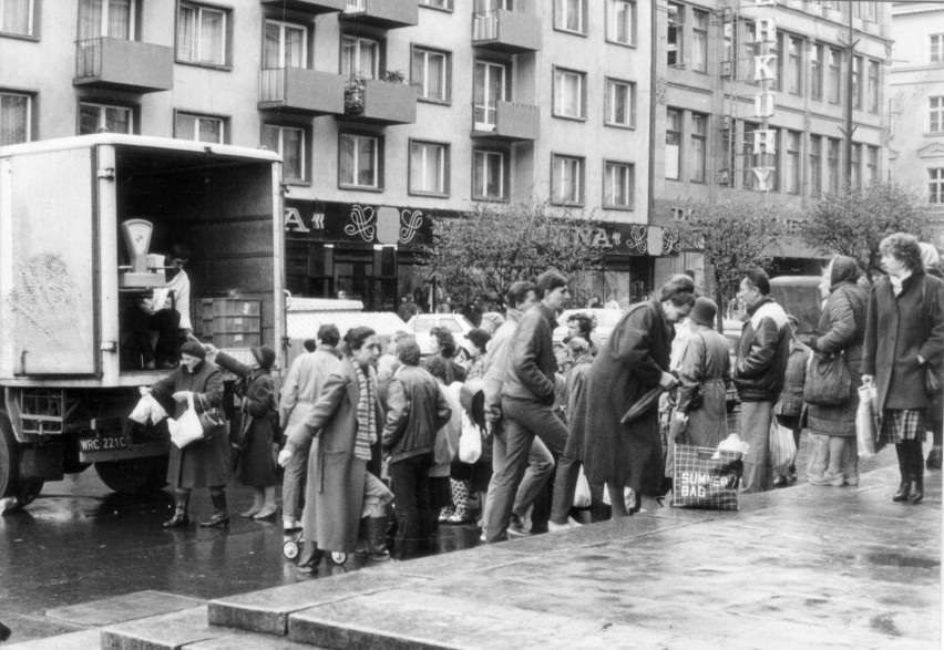 07.07.2011 wroclaw 11.1989 archiwum handel uliczny we...