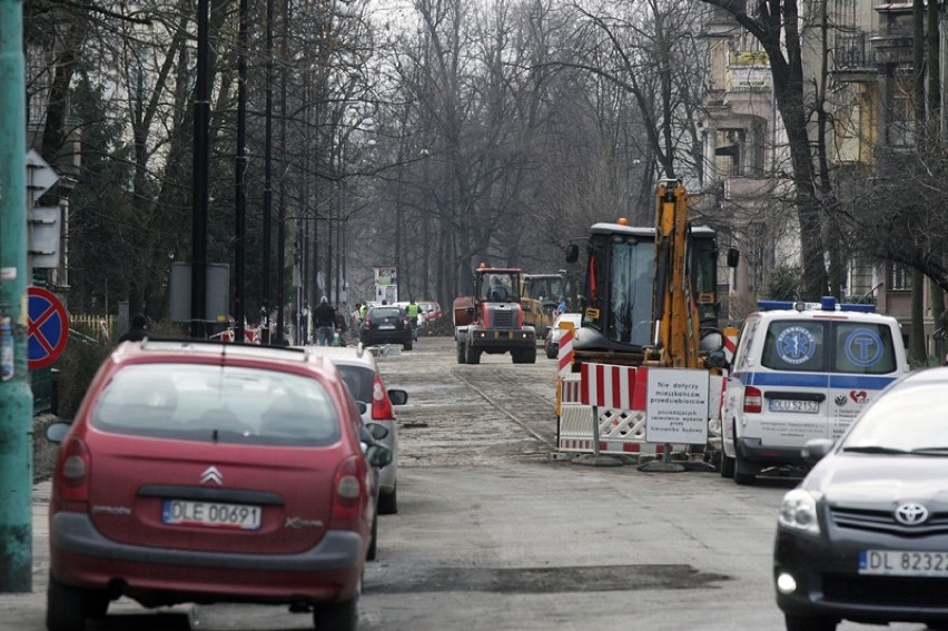 Remont ulicy Mickiewicza, odkryto szyny tramwajowe [ZDJĘCIA]