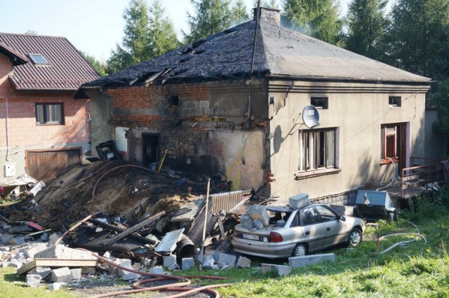W wyniku pożaru dom spalił się doszczętnie.