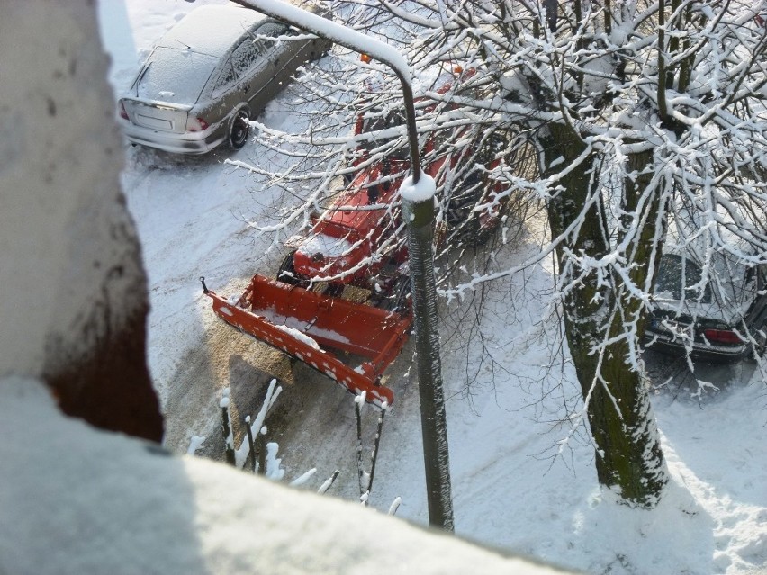 Opady śniegu w Sławnie. Śnieg w stolicy powiatu sławieńskiego (ZDJĘCIA)
