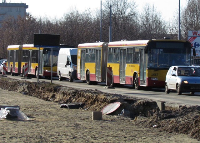 Kierowcy jeśli nie muszą, powinni omijać ulicę Przybyszewskiego, ...