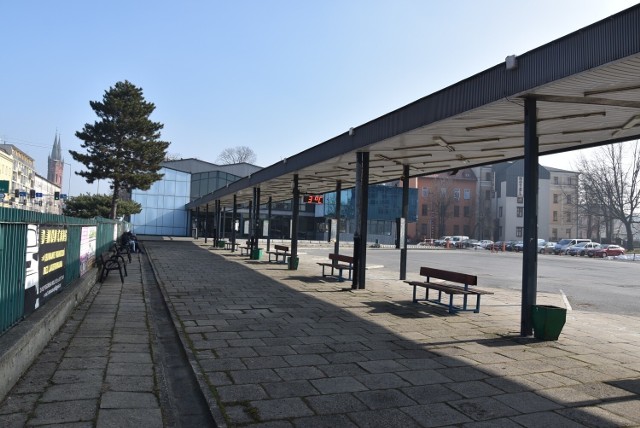 Przez kilkadziesiąt lat dworzec autobusowy mieścił się przy ul. Dworcowej